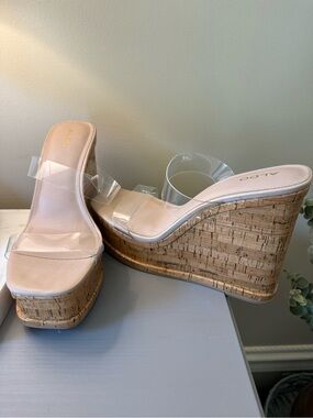New w/o tags- ALDO Cork Platform Wedges size Women’s 11, 5.5 inch heel